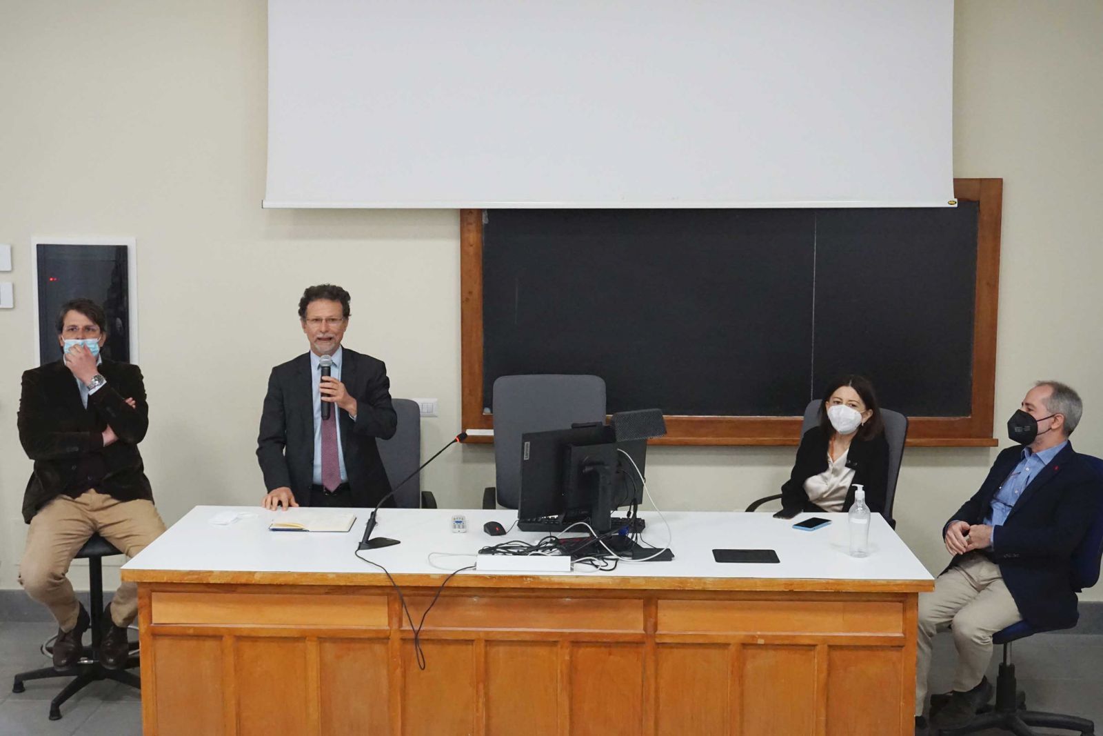 Un momento dell'incontro con i docenti, ricercatori, personale tecnico-amministrativo e studenti