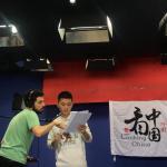 Vallero insieme con Xu Shuai, studente del corso di giornalismo della Chongqing Southwest University