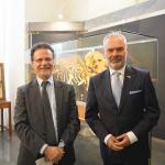 Il rettore Francesco Priolo e l'ambasciatore svedese Jan Björklund al Museo dei Saperi e delle Mirabilia siciliane