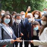 Un momento del taglio del nastro