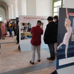 Alcuni visitatori alla mostra al Monastero dei Benedettini