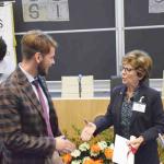 Antonio Leonardi riceve il premio dal presidente della Sid Luisa Cifarelli