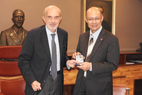Il rettore Francesco Basile e il prof. Zhu Tong