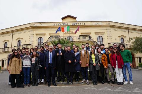 Il presidente della Regione Siciliana Nello Musumeci con gli studenti della Scuola Superiore di Catania