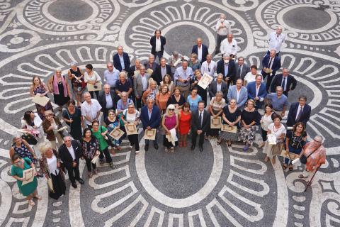 Foto ricordo del personale in quiescenza nel chiostro del Palazzo centrale dell’ateneo catanese