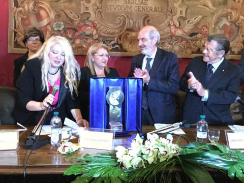 la consegna del premio