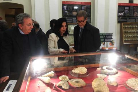 Il presidente della Regione, Nello Musumeci, con la prof.ssa Germana Barone