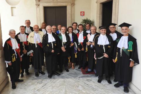 Il prof. Iachello con il rettore e i direttori di dipartimento