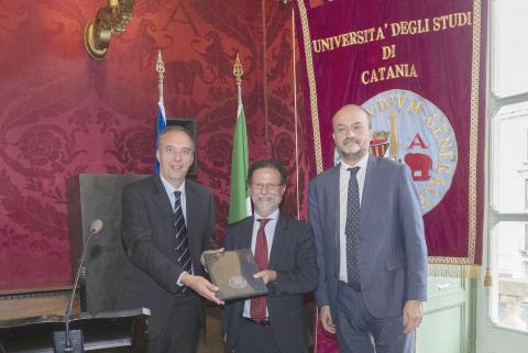 I rettori Remo Morzenti Pellegrini (Bergamo), Francesco Priolo (Catania) e Sergio Cavalieri (Bergamo, neo eletto) - foto Santo Reito