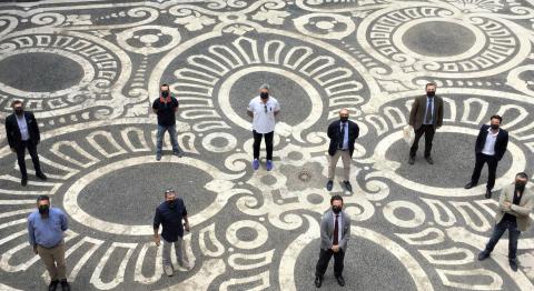 Foto di gruppo dei partecipanti alla consegna delle mascherine