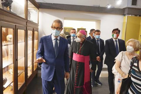 Un momento della visita alla mostra