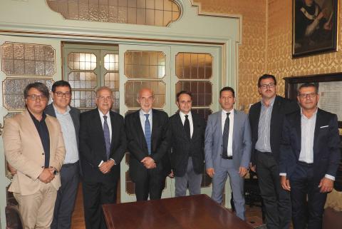 Nella foto, il rettore Basile, il presidente del Cof&P Crimi e i rappresentanti dei comuni di Gela e Niscemi