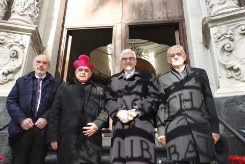 il rettore con l'arcivescovo, il prorettore e il direttore generale