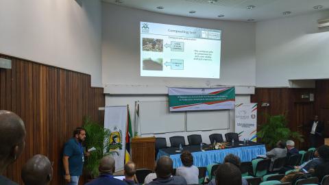 Seminario di presentazione dei risultati dei progetti del FIAM (Fundo para a Investigação Aplicada e Multissectorial) finanziati dall’AICS presso la Università Eduardo Mondlane a Maputo. In foto: Ferdinando Fragalà (borsista Di3A)