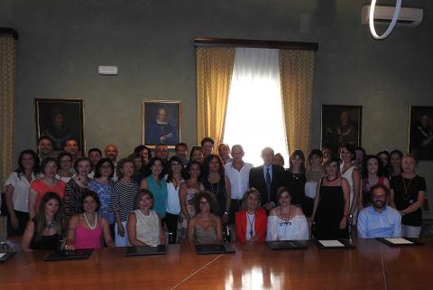 I lavoratori stabilizzato con il rettore e il direttore generale