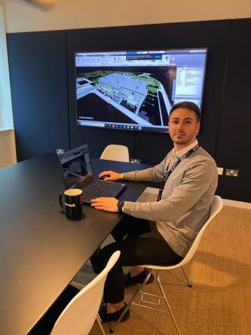 L'ingegner Giuseppe Pappa nella sede di lavoro