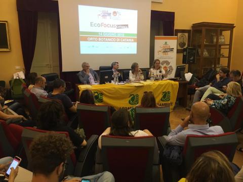 Un momento della cerimonia all'Orto botanico