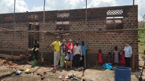 Il prof. Margani nel villaggio di Kuffu