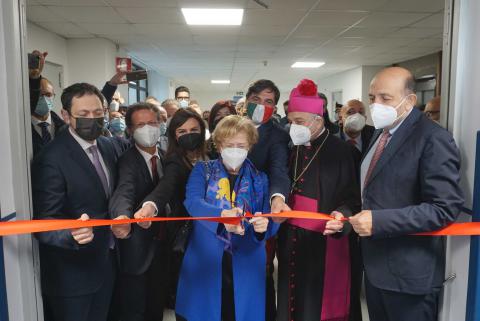 Un momento del taglio del nastro