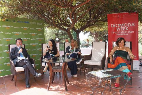 Un momento dell'intervento del rettore Francesco Priolo