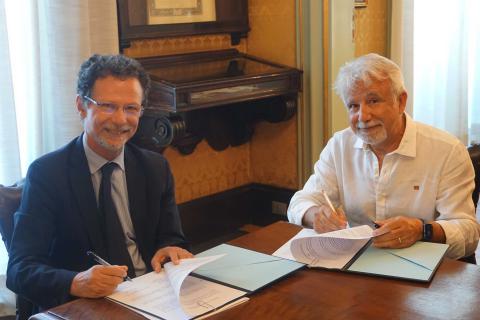 In foto il rettore Francesco Priolo e il presidente dell'Adduc Andrea Rapisarda mentre firmano l'accordo