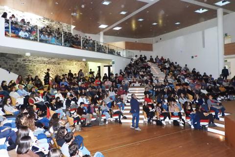 Gli studenti presenti nell'Auditorium dei Benedettini 