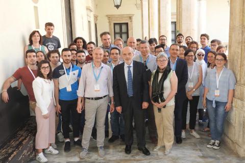 Il rettore Francesco Basile con i docenti e studenti della Summer school