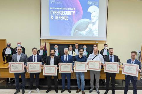 I corsisti insieme con i componenti della commissione