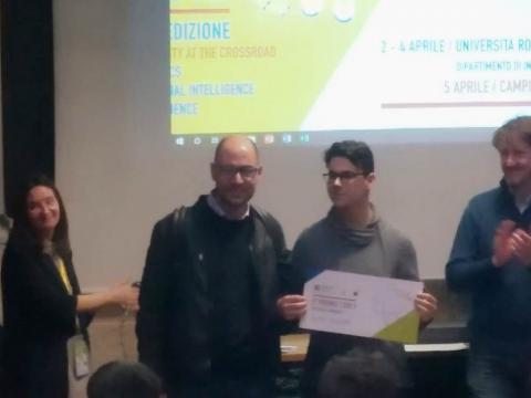 La consegna del premio